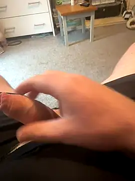 Averagematt1991 online show from November 10, 2:11 pm