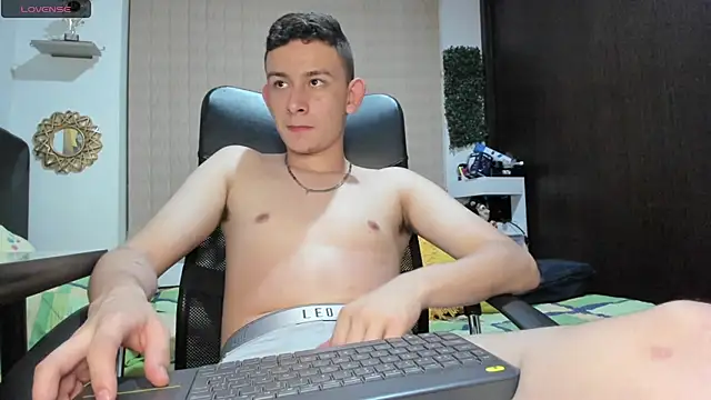 Snapshot of Christ_Miller3 chatting on March 22, 2:16 am Christ Miller3 online show from March 22, 2:16 am