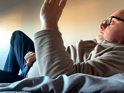 vanjbi45 online show from November 22, 7:41 am