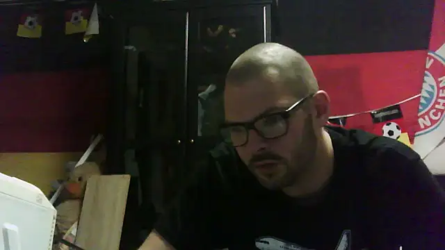 Snapshot of Die-geile-Sau chatting on October 26, 8:22 pm Die-geile-Sau online show from October 26, 8:22 pm