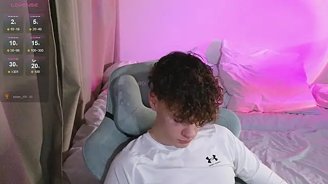 cute thomas online show from March 18, 6:11 pm