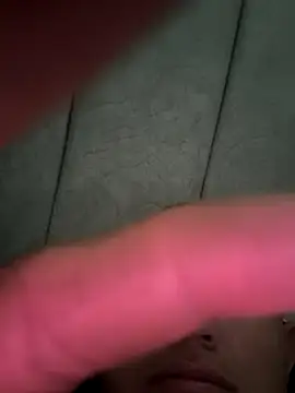 erickvnzl11 online show from October 28, 4:09 pm