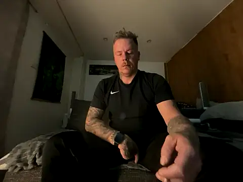 steveindahouse online show from October 18, 2:49 am