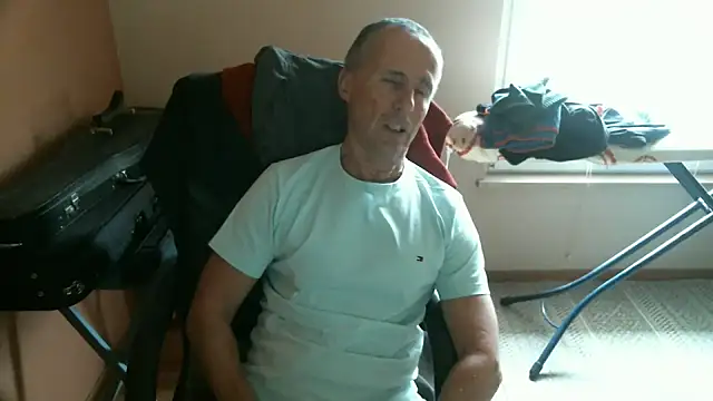 Snapshot of olibrius71 chatting on February 10, 9:25 am olibrius71 online show from February 10, 9:25 am