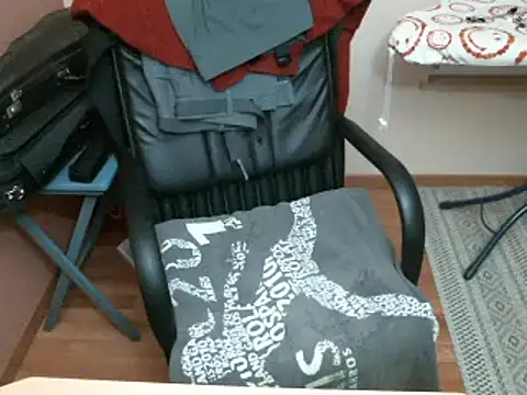 Snapshot of olibrius71 chatting on January 27, 7:24 pm olibrius71 online show from January 27, 7:24 pm