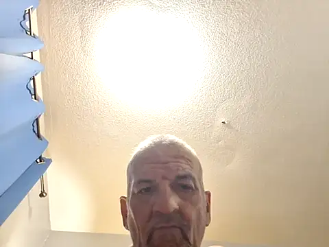 Snapshot of bigmack8810 chatting on October 29, 9:01 am bigmack8810 online show from October 29, 9:01 am