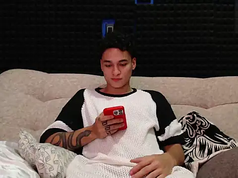 Snapshot of Curly_Angel24 chatting on October 23, 11:19 pm Curly Angel24 online show from October 23, 11:19 pm