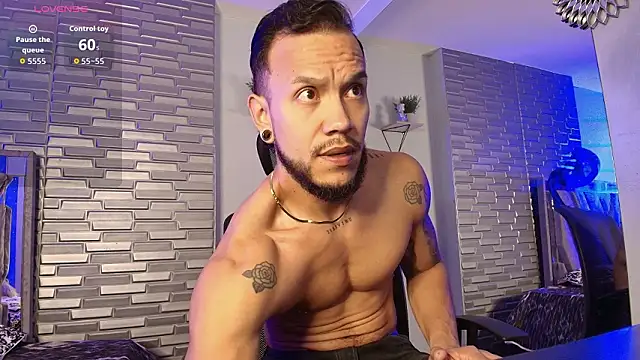 ARON TAYLER01 online show from March 17, 10:18 am