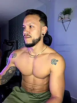 ARON TAYLER01 online show from December 2, 10:40 am