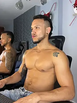 ARON TAYLER01 online show from December 28, 2:12 pm