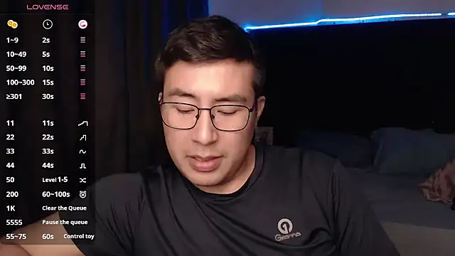 andrewmhilton  online show from November 3, 7:12 am