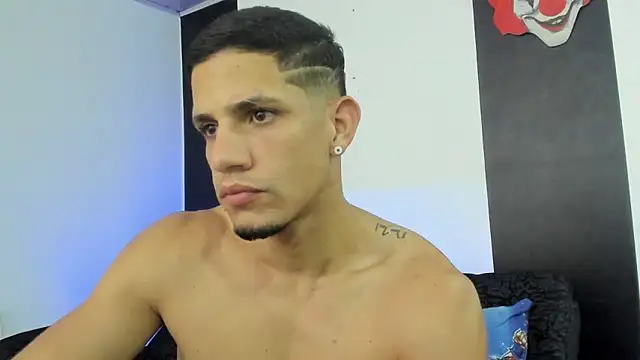 jhonnysnow17 online show from January 28, 6:05 am