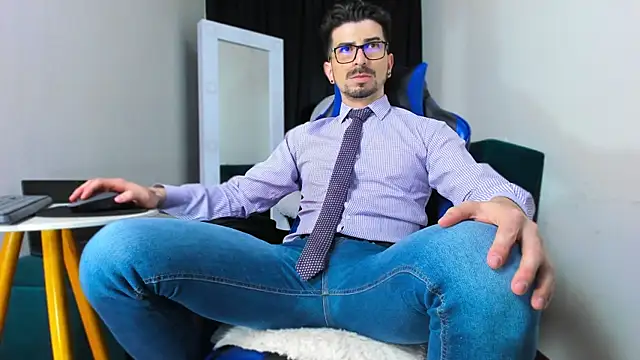 Snapshot of LiamCossio_ chatting on January 11, 10:51 pm LiamCossio online show from January 11, 10:51 pm