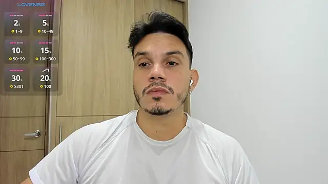 Snapshot of alejandro_stark chatting on October 22, 9:57 am alejandro stark online show from October 22, 9:57 am