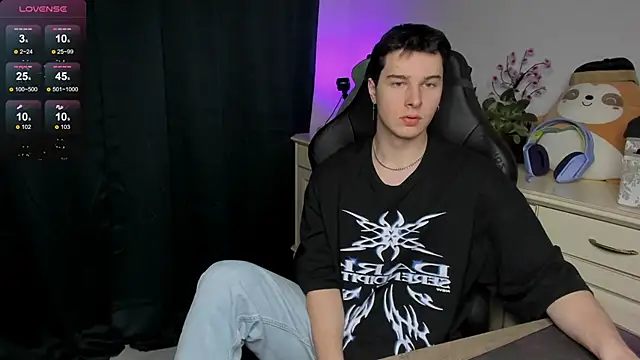 Vincent Strong online show from December 15, 8:22 am