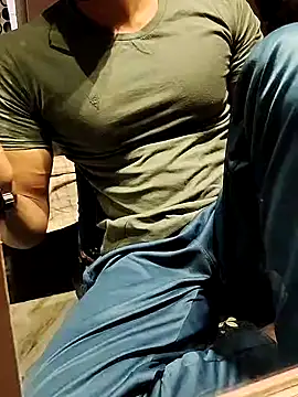 xxxhugedick0001 online show from March 3, 6:02 am