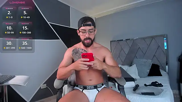 Snapshot of Markbrown chatting on January 25, 6:35 pm Markbrown online show from January 25, 6:35 pm