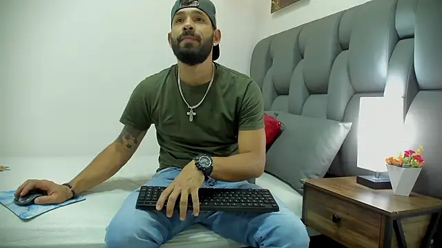 Thiagogomez online show from March 4, 7:21 pm