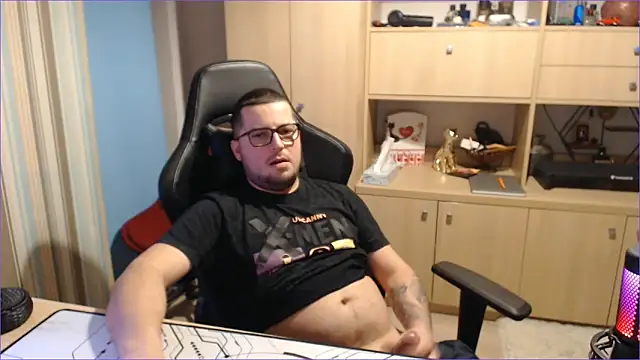 Snapshot of bigpuff_hott chatting on October 22, 9:40 pm bigpuff hott online show from October 22, 9:40 pm
