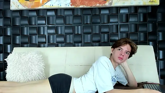 daniel hot03 online show from March 20, 2:10 pm