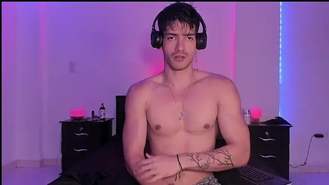 Snapshot of magnusifrit chatting on February 7, 9:04 pm magnusifrit online show from February 7, 9:04 pm