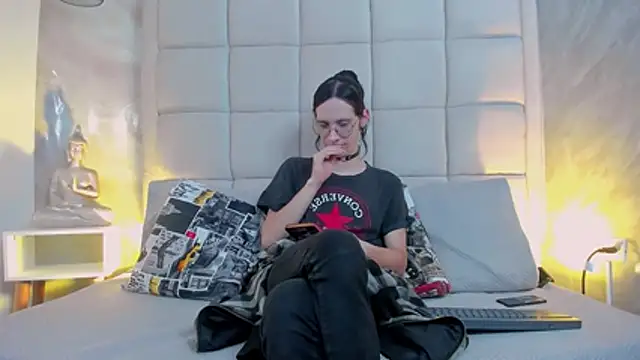 Hecatee 77 online show from November 6, 8:01 pm