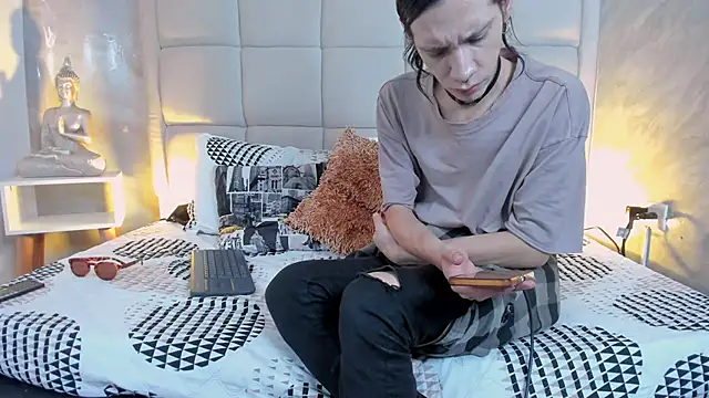 Hecatee 77 online show from December 16, 6:15 pm