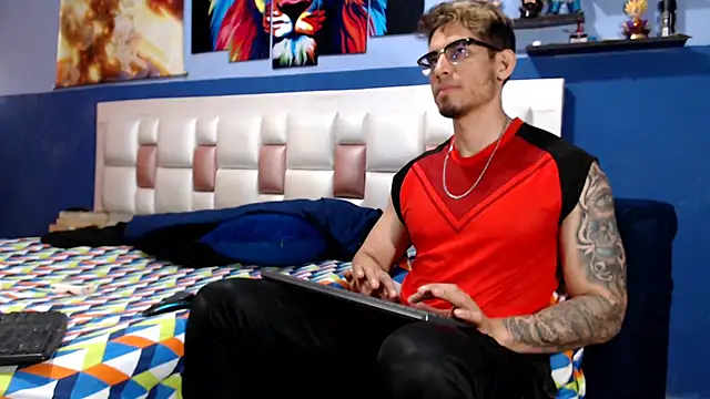 Snapshot of spartan_guy chatting on December 7, 9:44 pm spartan guy online show from December 7, 9:44 pm