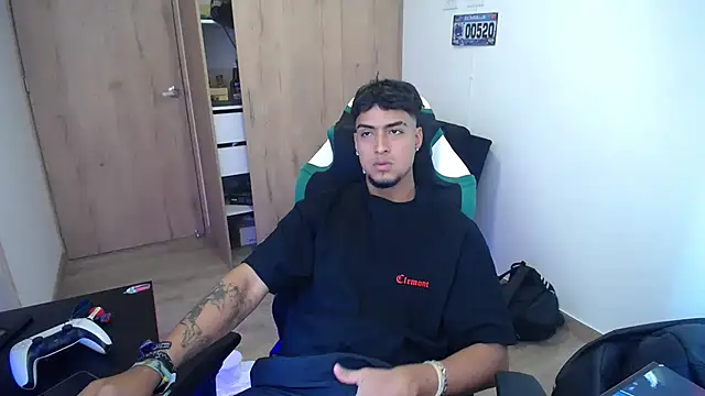 Snapshot of matias_bianco chatting on September 18, 7:05 pm matias bianco online show from September 18, 7:05 pm