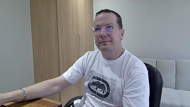 BrettJ81 online show from October 26, 1:57 pm