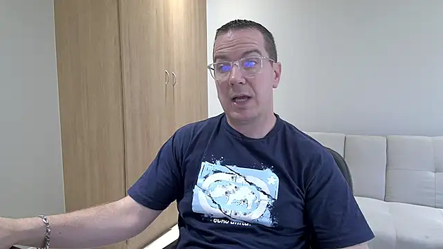 BrettJ81 online show from February 1, 2:49 pm