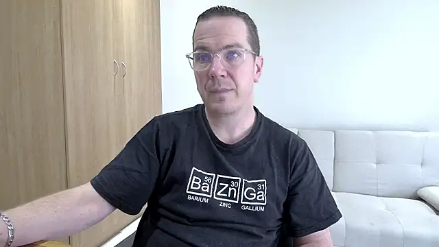 BrettJ81 online show from April 10, 2:13 pm