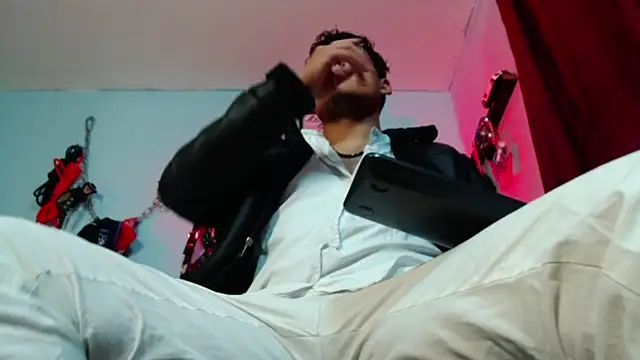 dom2travelersss online show from April 4, 12:35 pm