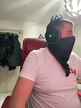 Snapshot of GeilerBull chatting on December 10, 2:57 am GeilerBull online show from December 10, 2:57 am